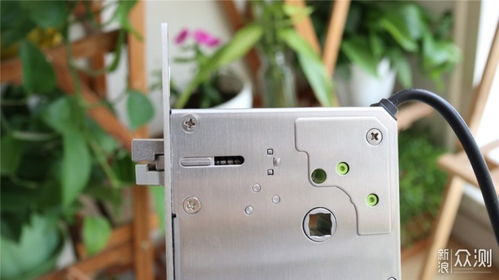 给门锁一双慧眼 Aqara全自动智能猫眼锁H100的智能门锁控制板解析